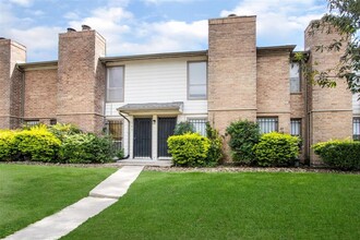 6001 Reims Rd in Houston, TX - Foto de edificio - Building Photo