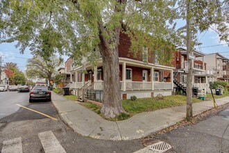 113-115 Saint-Paul Rue in St-Jean-sur-Richelieu, QC - Building Photo - Building Photo