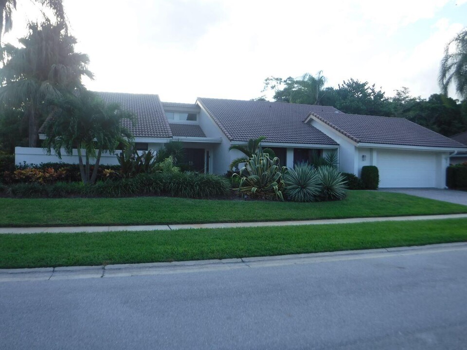10571 Boca Woods Ln in Boca Raton, FL - Building Photo
