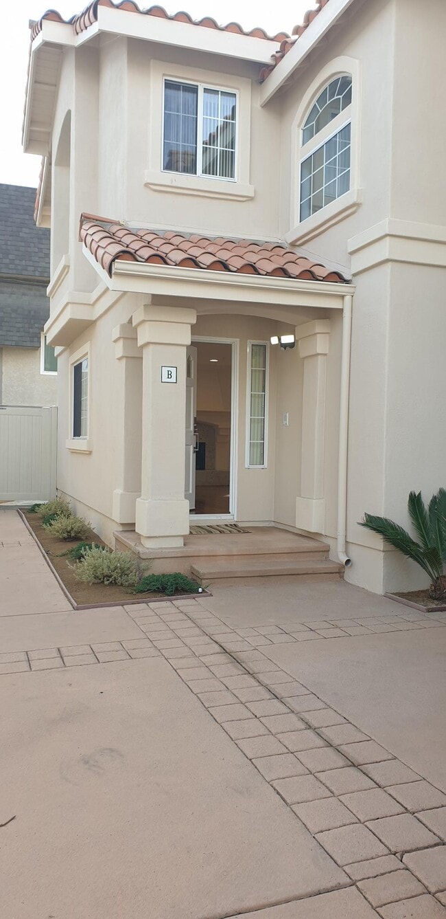 2102 Nelson Ave in Redondo Beach, CA - Building Photo - Building Photo