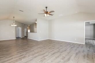 1033 Bains Lake Dr in Jacksonville, FL - Foto de edificio - Building Photo