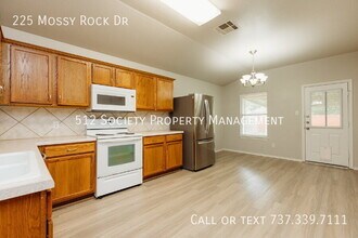 225 Mossy Rock Dr in Hutto, TX - Building Photo - Building Photo