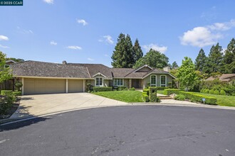 18 Emmons Canyon Ct in Alamo, CA - Building Photo - Building Photo