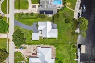 1134 NW Spruce Ridge Dr in Stuart, FL - Building Photo - Building Photo