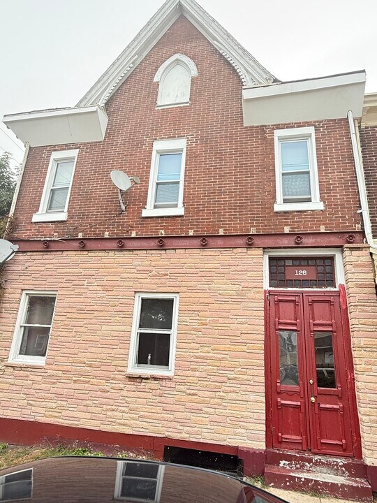 128 N York St in Pottstown, PA - Foto de edificio