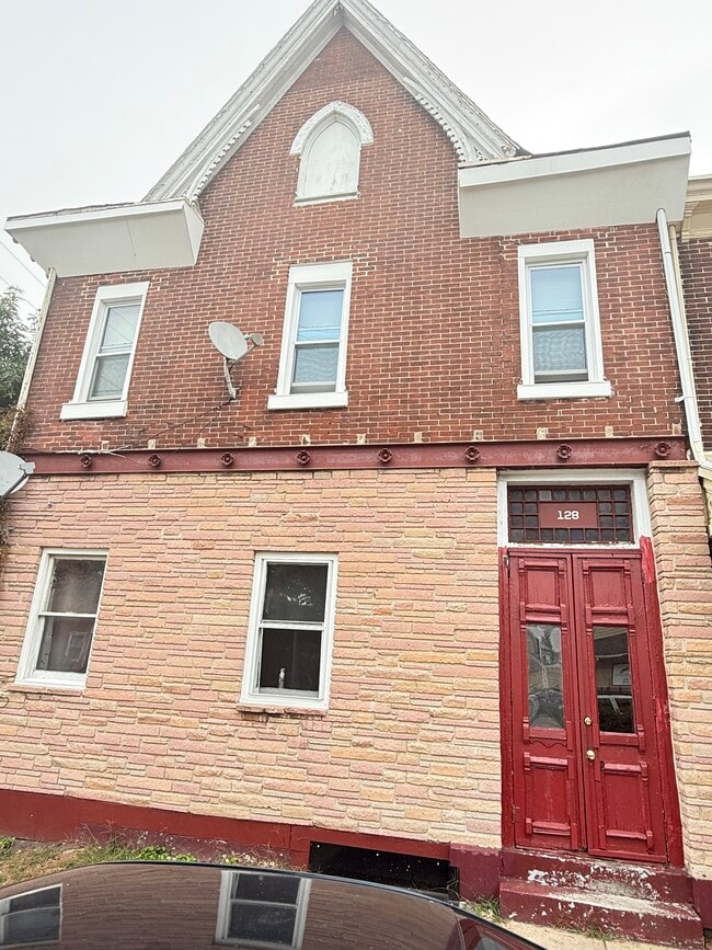 property at 128 N York St
