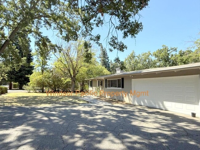 1945 Meadow Rd in Walnut Creek, CA - Foto de edificio - Building Photo
