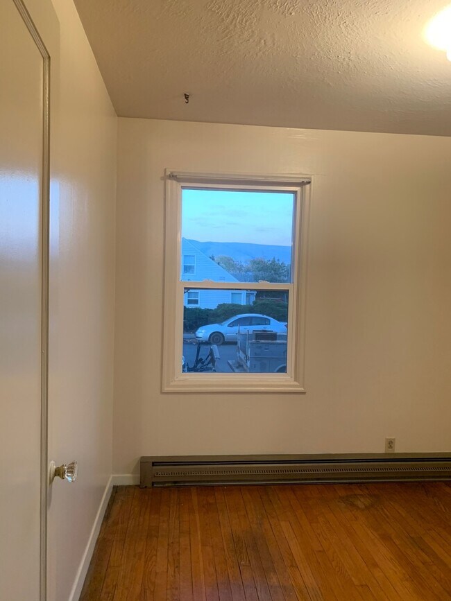 1404 View Ct in The Dalles, OR - Building Photo - Building Photo