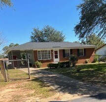 713 E Town Rd in Albany, GA - Building Photo