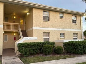 1552 SE Royal Green Cir in Port St. Lucie, FL - Building Photo