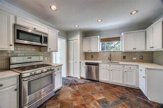 2731 Lovers Ln in University Park, TX - Foto de edificio - Building Photo