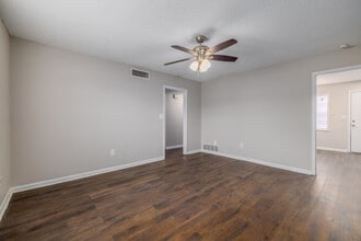 Crescent Ridge Apartments in Tifton, GA - Foto de edificio - Interior Photo