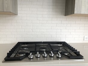 6604 Sterling Dr in Sandy Springs, GA - Foto de edificio - Building Photo