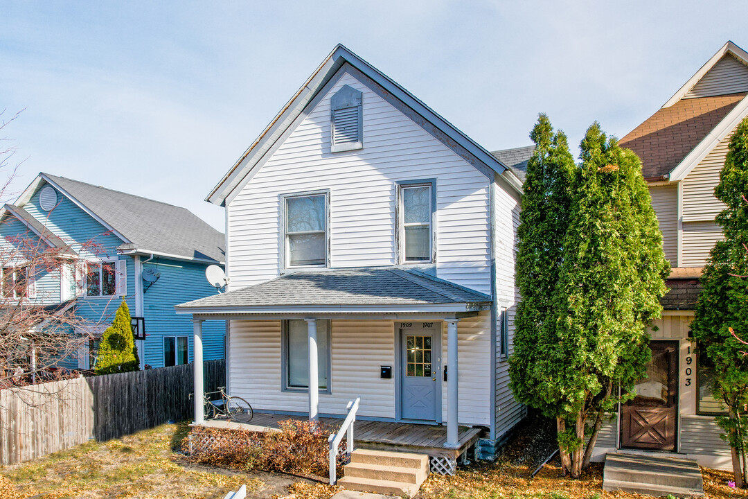 1907 3rd St NE in Minneapolis, MN - Foto de edificio