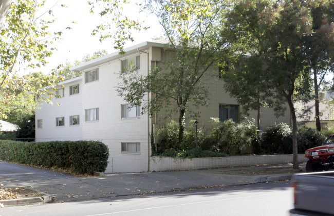 220 B St in Davis, CA - Foto de edificio - Building Photo