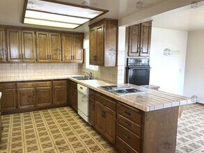 77 Center St in Chula Vista, CA - Building Photo - Building Photo