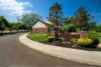 Lincoln Meadows in Bucyrus, OH - Building Photo - Building Photo