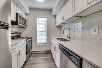 Infinity on the Landing in Euless, TX - Building Photo - Building Photo