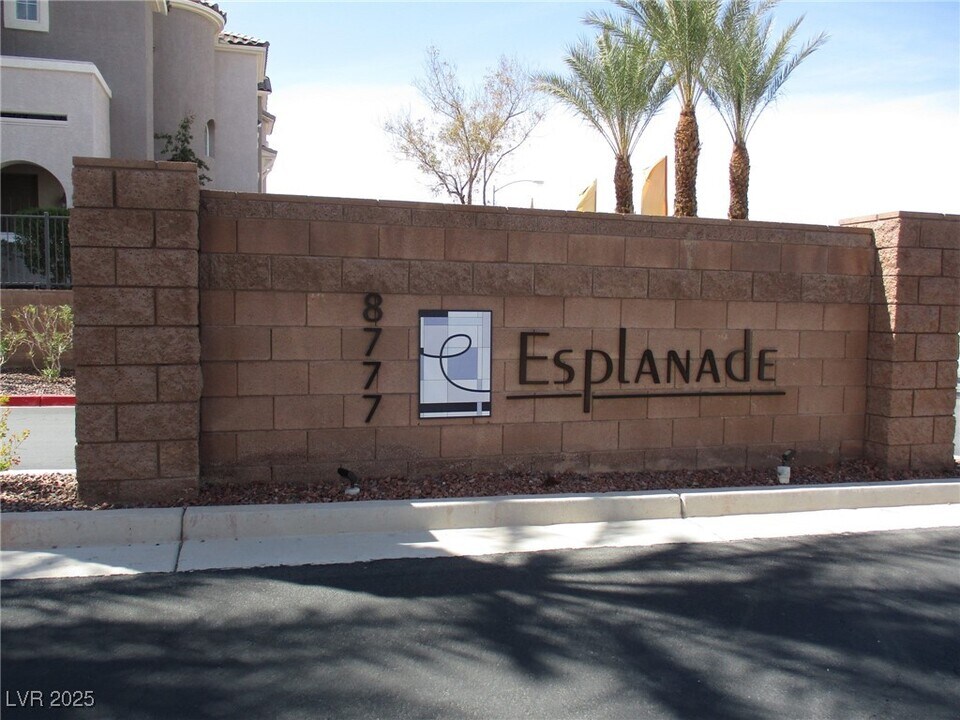 8777 W Maule Ave in Las Vegas, NV - Building Photo
