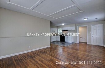 713 Ellen Dr in North Little Rock, AR - Foto de edificio - Building Photo