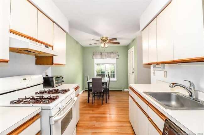 2955 Madison Ave in Bridgeport, CT - Building Photo - Building Photo