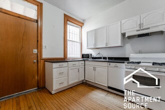 241 W Scott St, Unit 1 in Chicago, IL - Foto de edificio - Building Photo