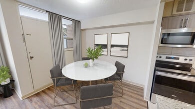 Elizabeth Tower in Mississauga, ON - Building Photo - Building Photo