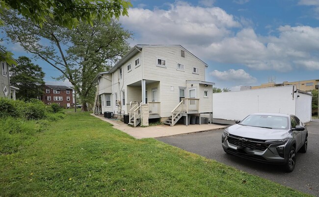 111 S White Horse Pike, Unit Second Floor in Audubon, NJ - Foto de edificio - Building Photo