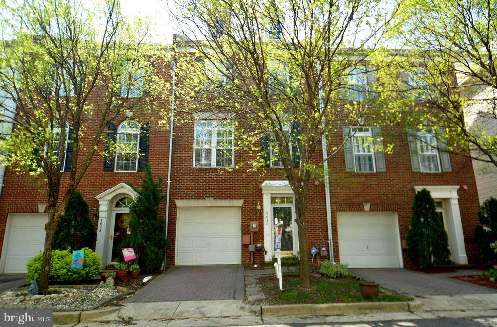 5080 Grimm Dr in Alexandria, VA - Building Photo