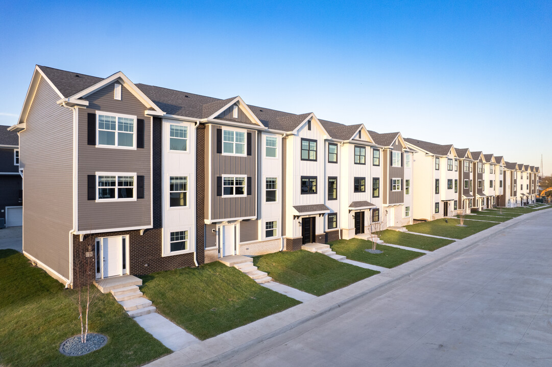 Birchwood Grove in Davenport, IA - Foto de edificio