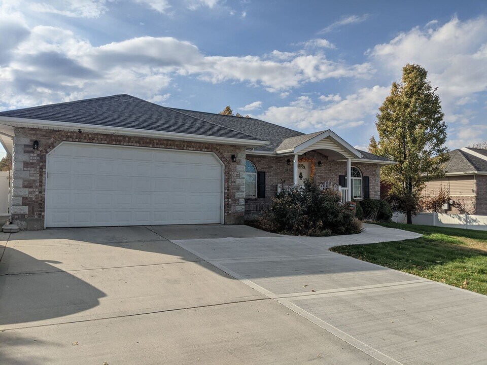1003 W 2000 N in Mapleton, UT - Foto de edificio