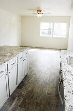 1624 Sealy Ave in Galveston, TX - Building Photo - Building Photo