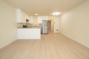 1927 NE Schuyler St in Portland, OR - Building Photo