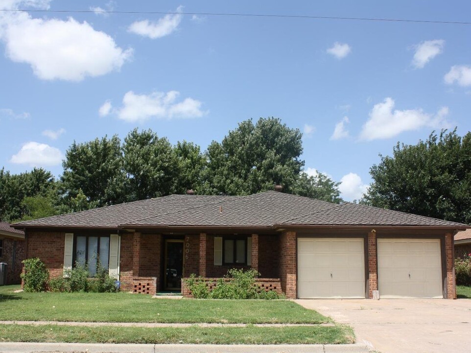 7006 Elkhart Ave in Lubbock, TX - Foto de edificio