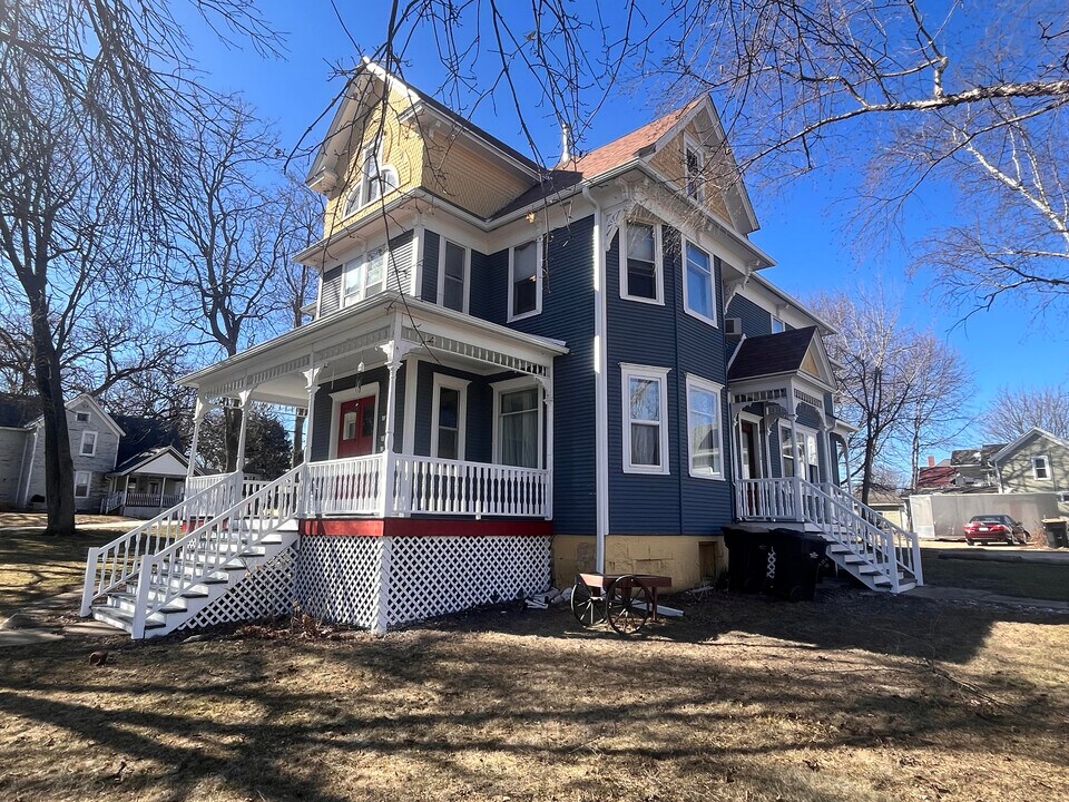 204 Market St, Unit A in Deforest, WI - Foto de edificio
