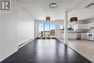 90 St Paul St in St Catharines, ON - Building Photo - Building Photo