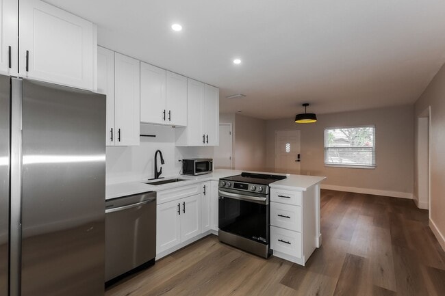 726 75th Ave N in St. Petersburg, FL - Building Photo - Building Photo