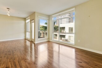 21301 Erwin St, Unit 528 in Woodland Hills, CA - Building Photo - Building Photo