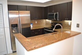 10190 SW 88th St in Miami, FL - Building Photo - Building Photo