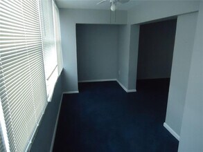 4550 Cove Cir in St. Petersburg, FL - Building Photo - Building Photo