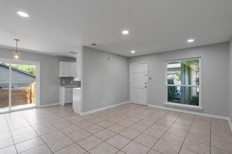 1407 Avebury Cir in Austin, TX - Building Photo - Building Photo