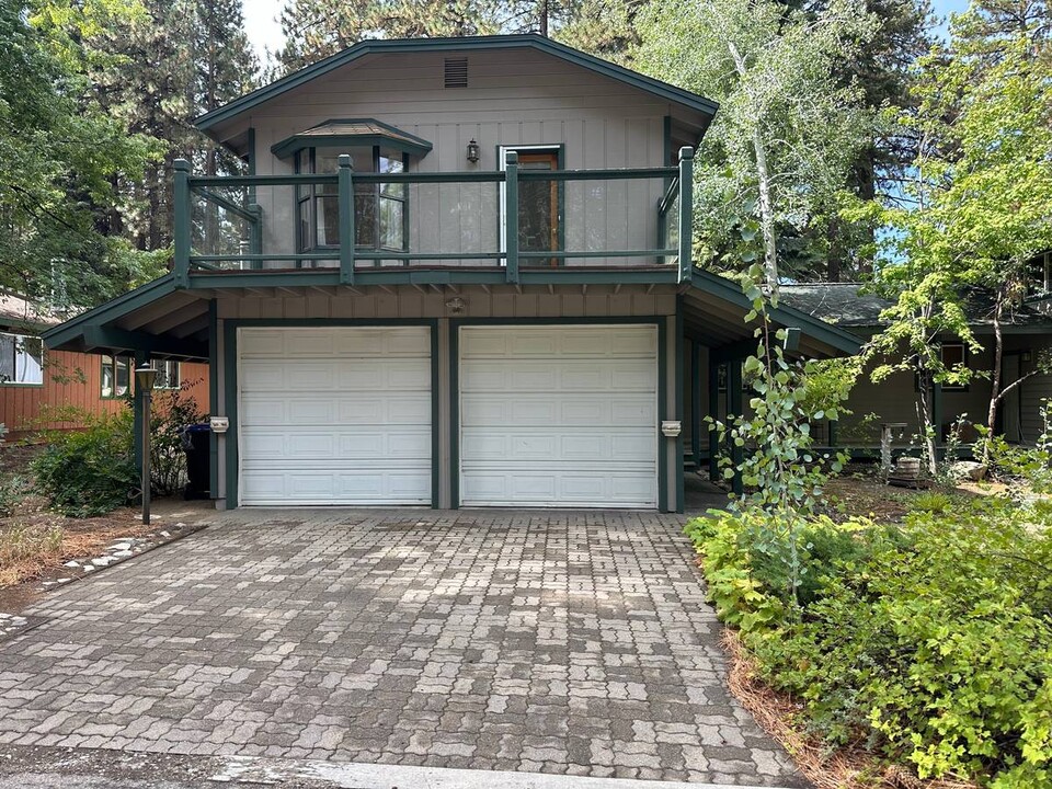 1220 Tata Ln in South Lake Tahoe, CA - Building Photo