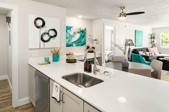 Alaire Apartment Homes in Renton, WA - Foto de edificio - Building Photo