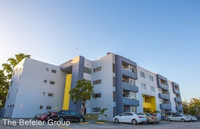 8030 NW 8th St in Miami, FL - Foto de edificio - Building Photo