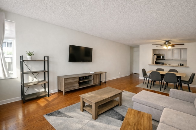 801 S Plymouth Ct, Unit 608 in Chicago, IL - Foto de edificio - Building Photo