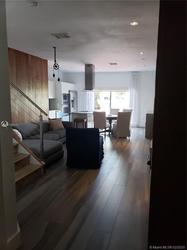 10833 NW 83rd St-Unit -2-2 in Doral, FL - Building Photo - Building Photo