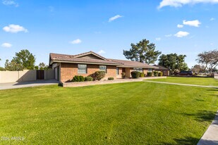 1306 E La Vieve Ln in Tempe, AZ - Building Photo