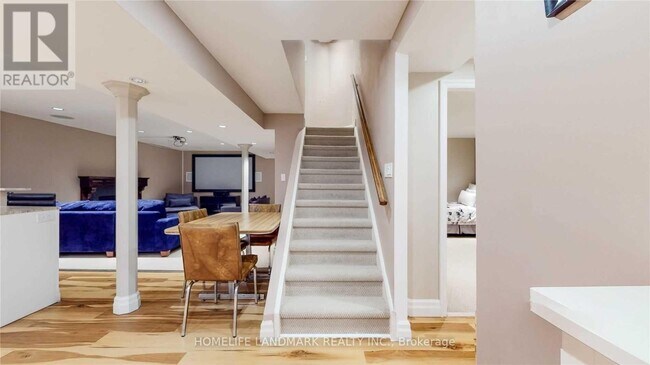 1563 Sir Monty's Dr in Mississauga, ON - Building Photo - Building Photo