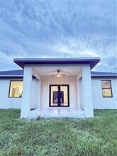 208 Grant Ave in Lehigh Acres, FL - Building Photo - Building Photo