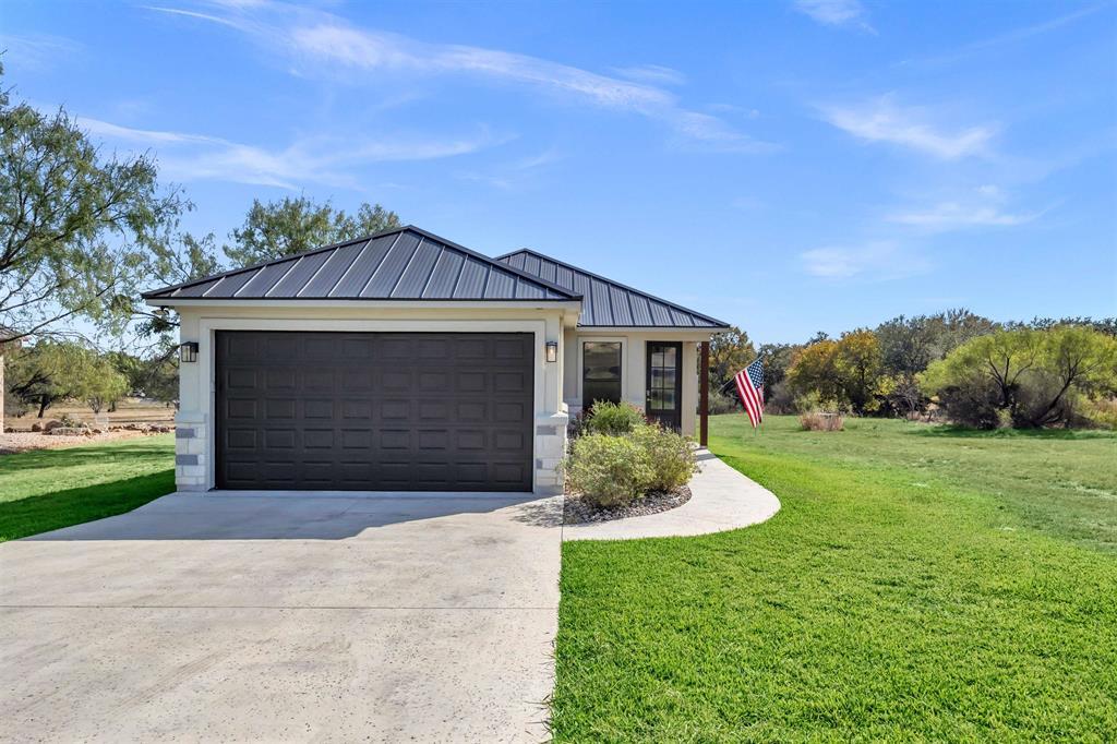 3205 Douglas Dr in Horseshoe Bay, TX - Building Photo